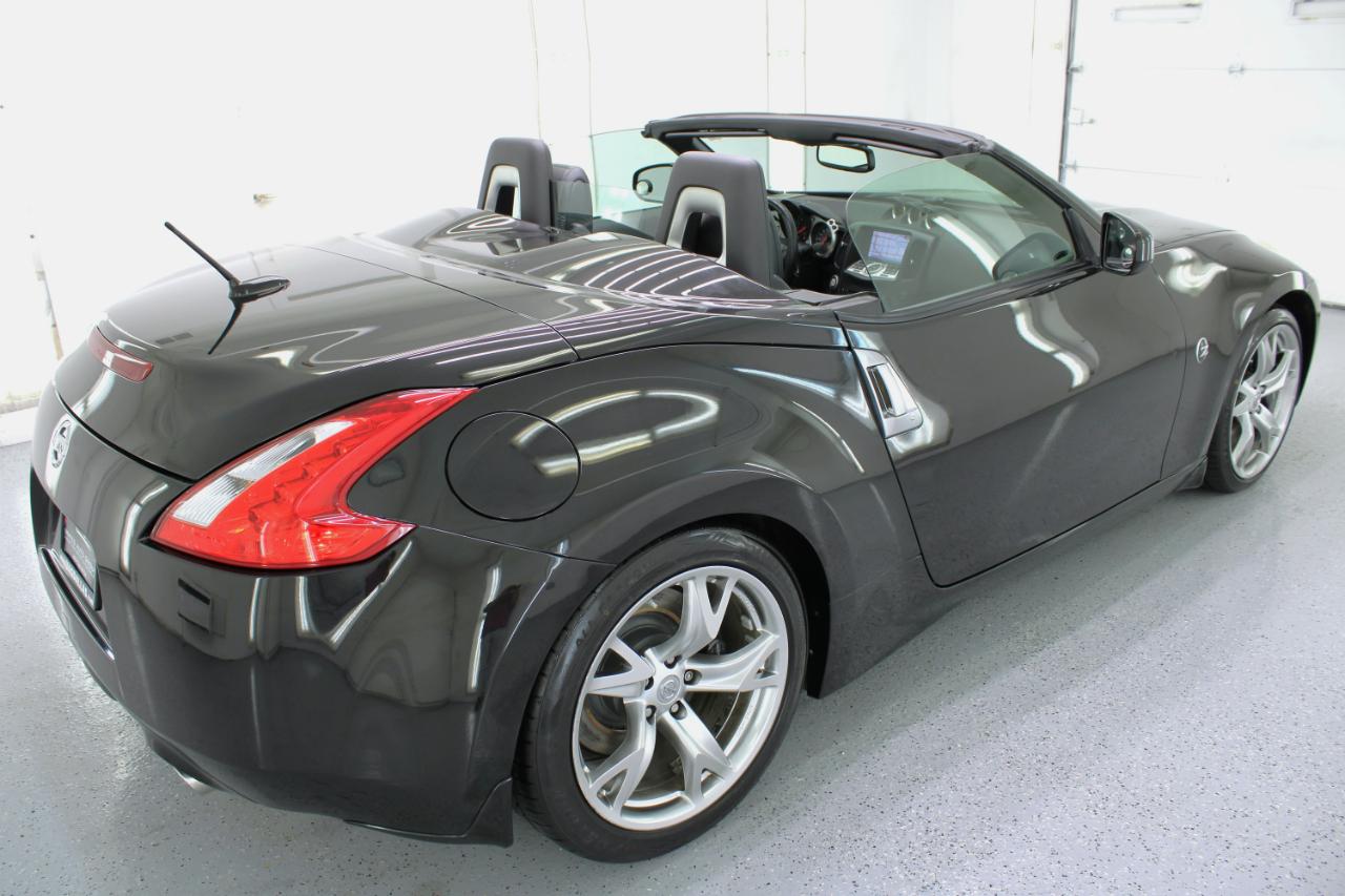 Nissan 370Z 2dr Roadster Auto Touring 2010