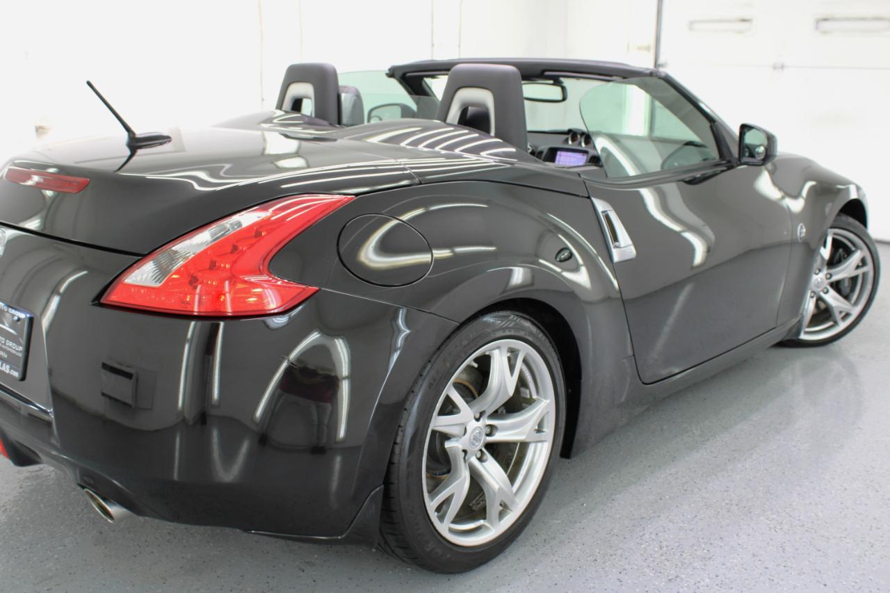 Nissan 370Z 2dr Roadster Auto Touring 2010