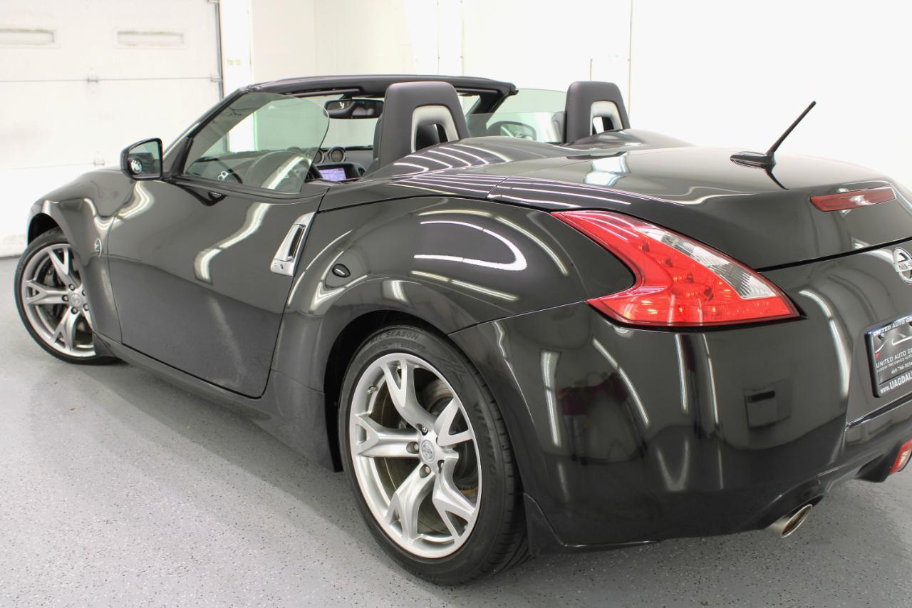 Nissan 370Z 2dr Roadster Auto Touring 2010