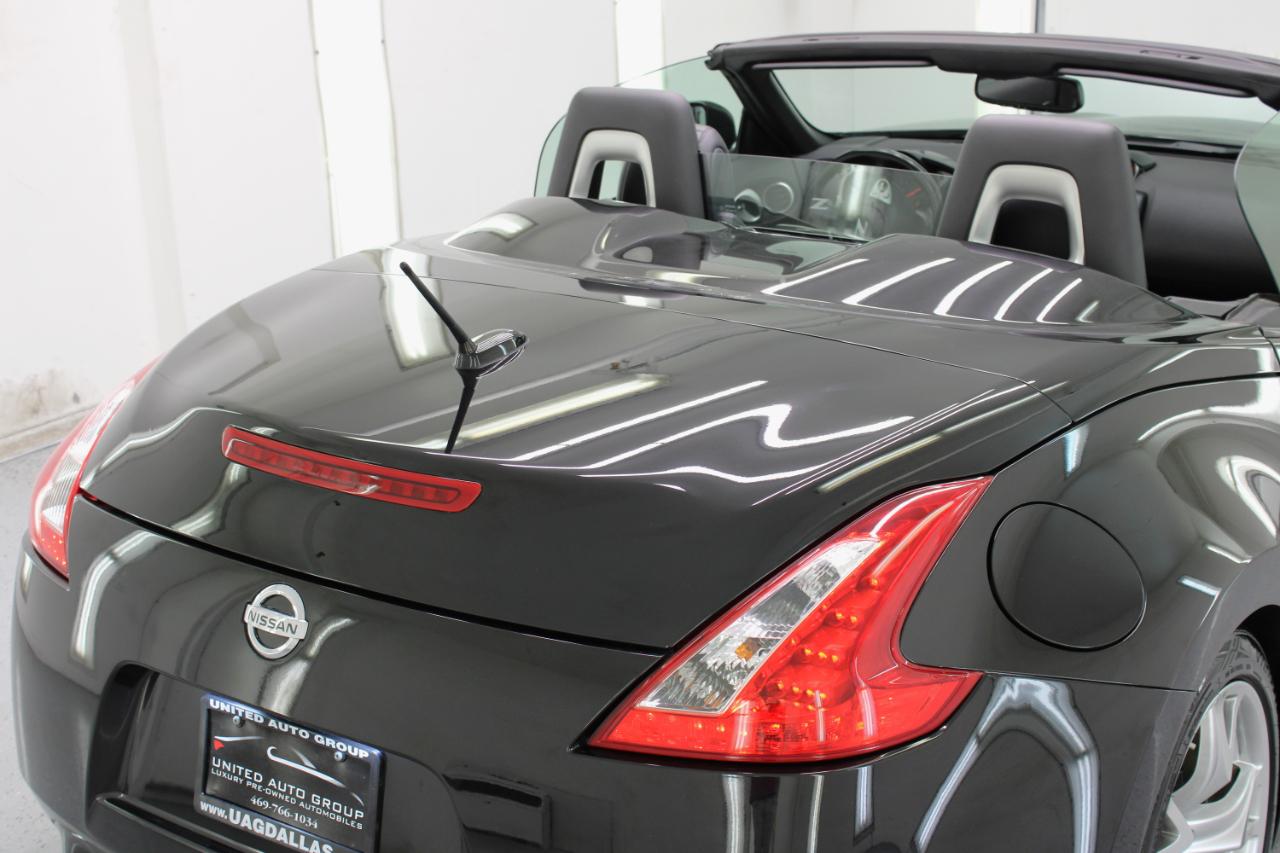 Nissan 370Z 2dr Roadster Auto Touring 2010