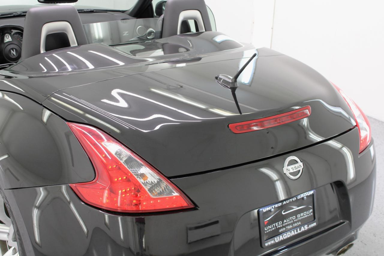 Nissan 370Z 2dr Roadster Auto Touring 2010