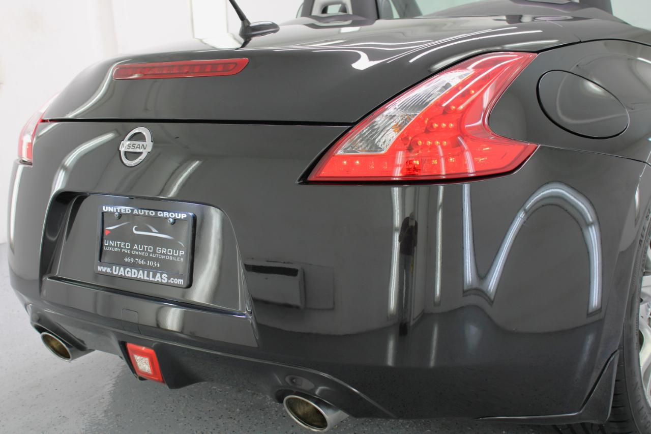 Nissan 370Z 2dr Roadster Auto Touring 2010
