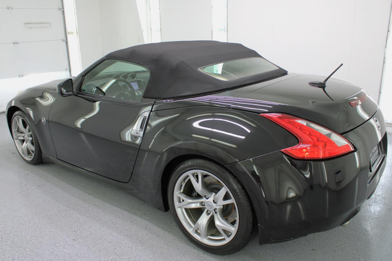 Nissan 370Z 2dr Roadster Auto Touring 2010