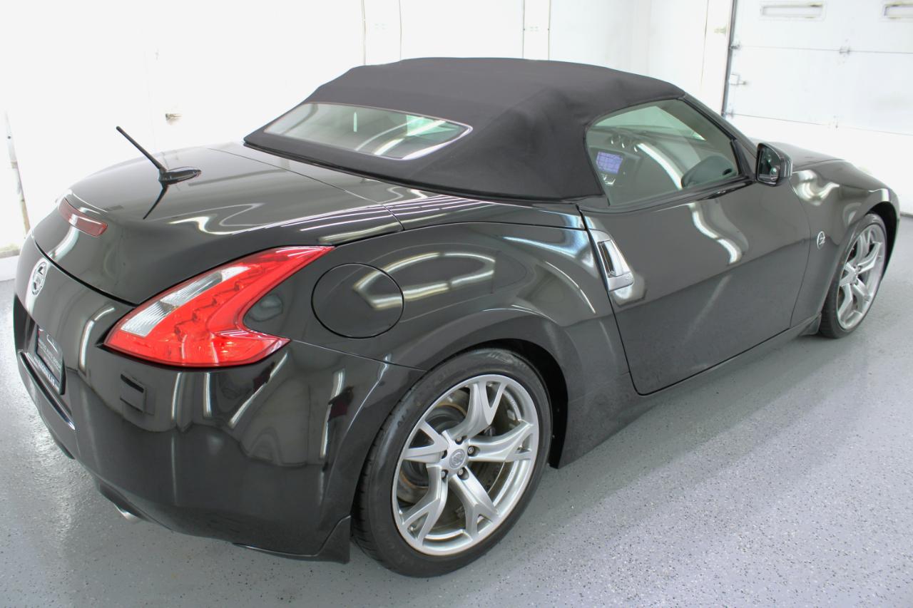 Nissan 370Z 2dr Roadster Auto Touring 2010