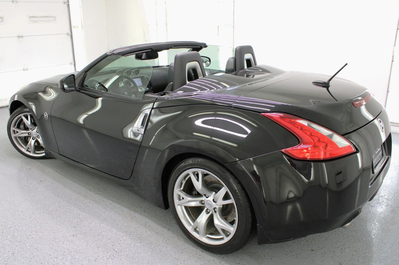 Nissan 370Z 2dr Roadster Auto Touring 2010
