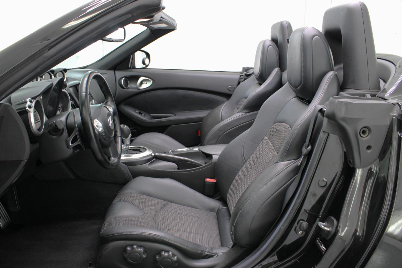 Nissan 370Z 2dr Roadster Auto Touring 2010