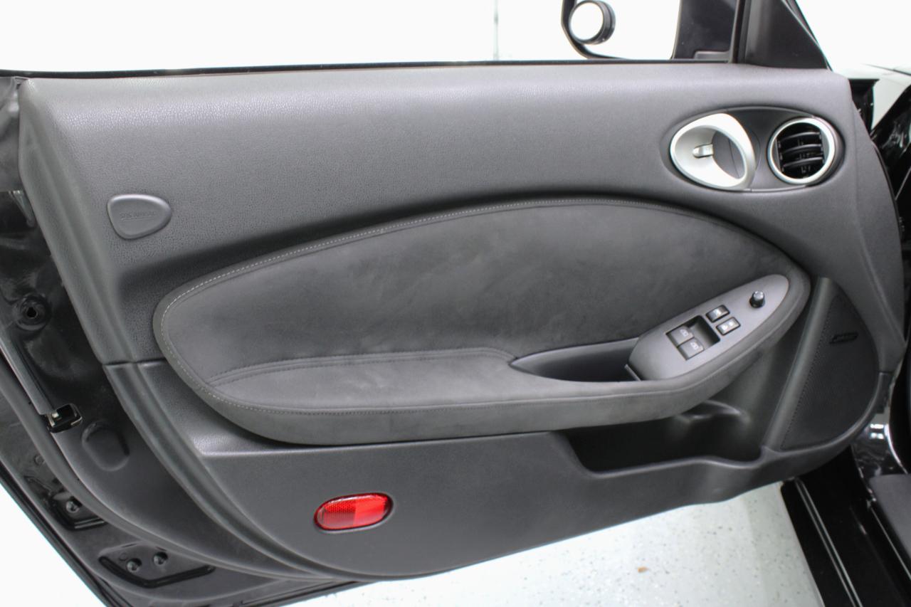 Nissan 370Z 2dr Roadster Auto Touring 2010