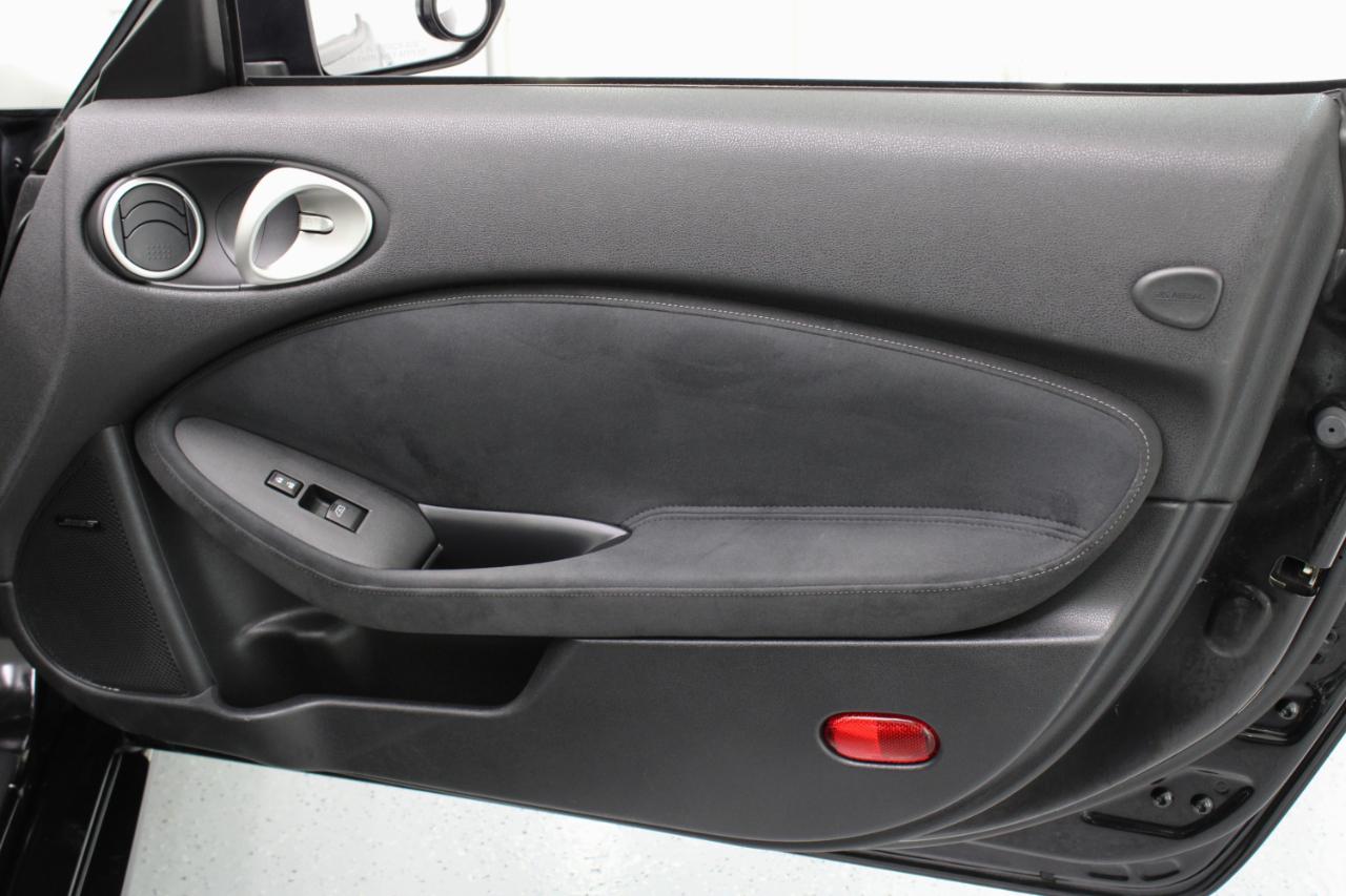 Nissan 370Z 2dr Roadster Auto Touring 2010