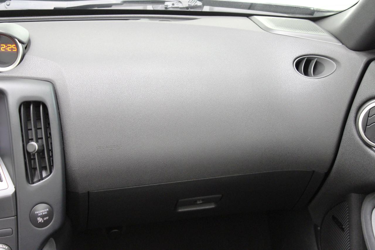 Nissan 370Z 2dr Roadster Auto Touring 2010