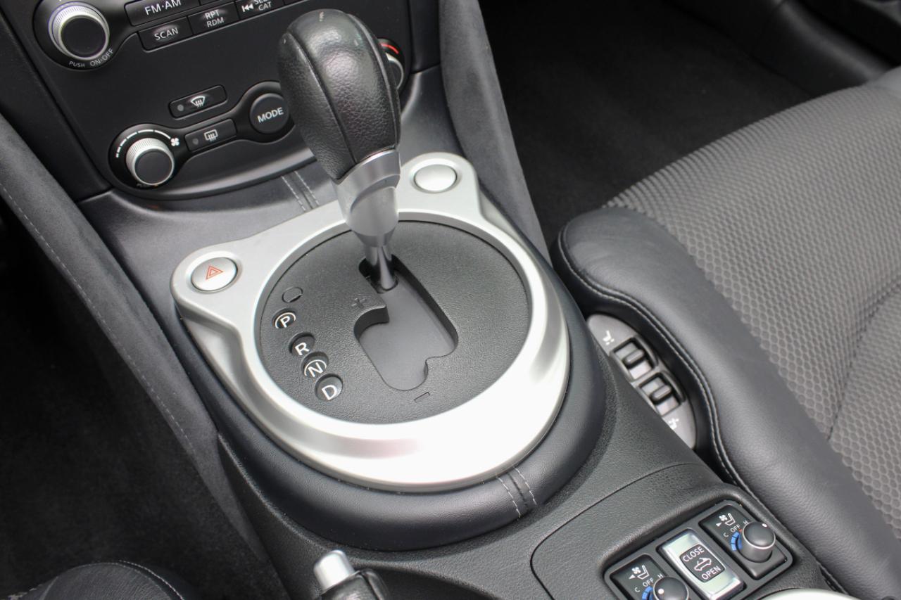 Nissan 370Z 2dr Roadster Auto Touring 2010
