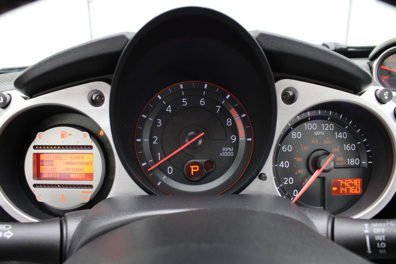 Nissan 370Z 2dr Roadster Auto Touring 2010