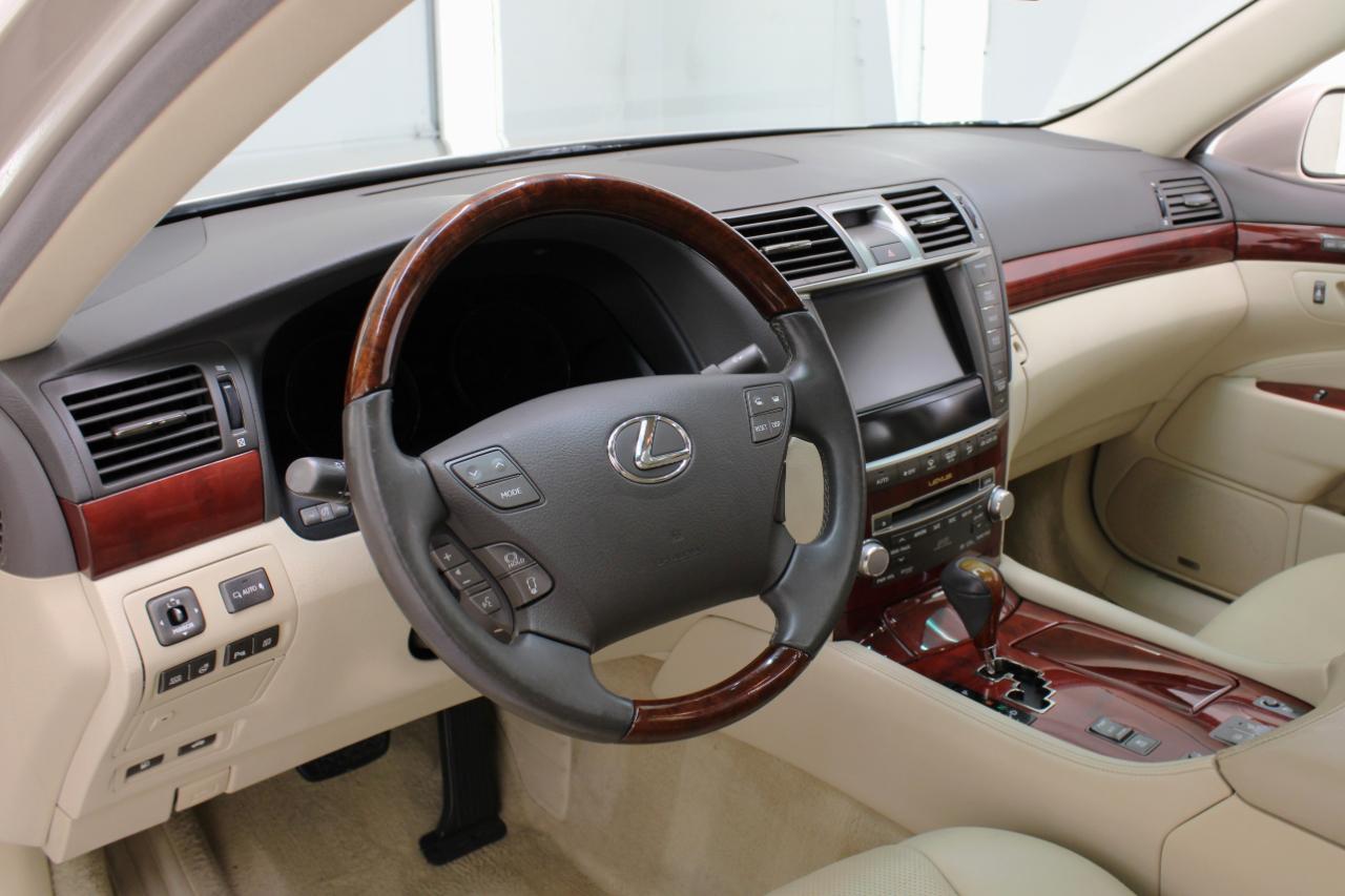 Lexus LS 460 4dr Sdn RWD 2012
