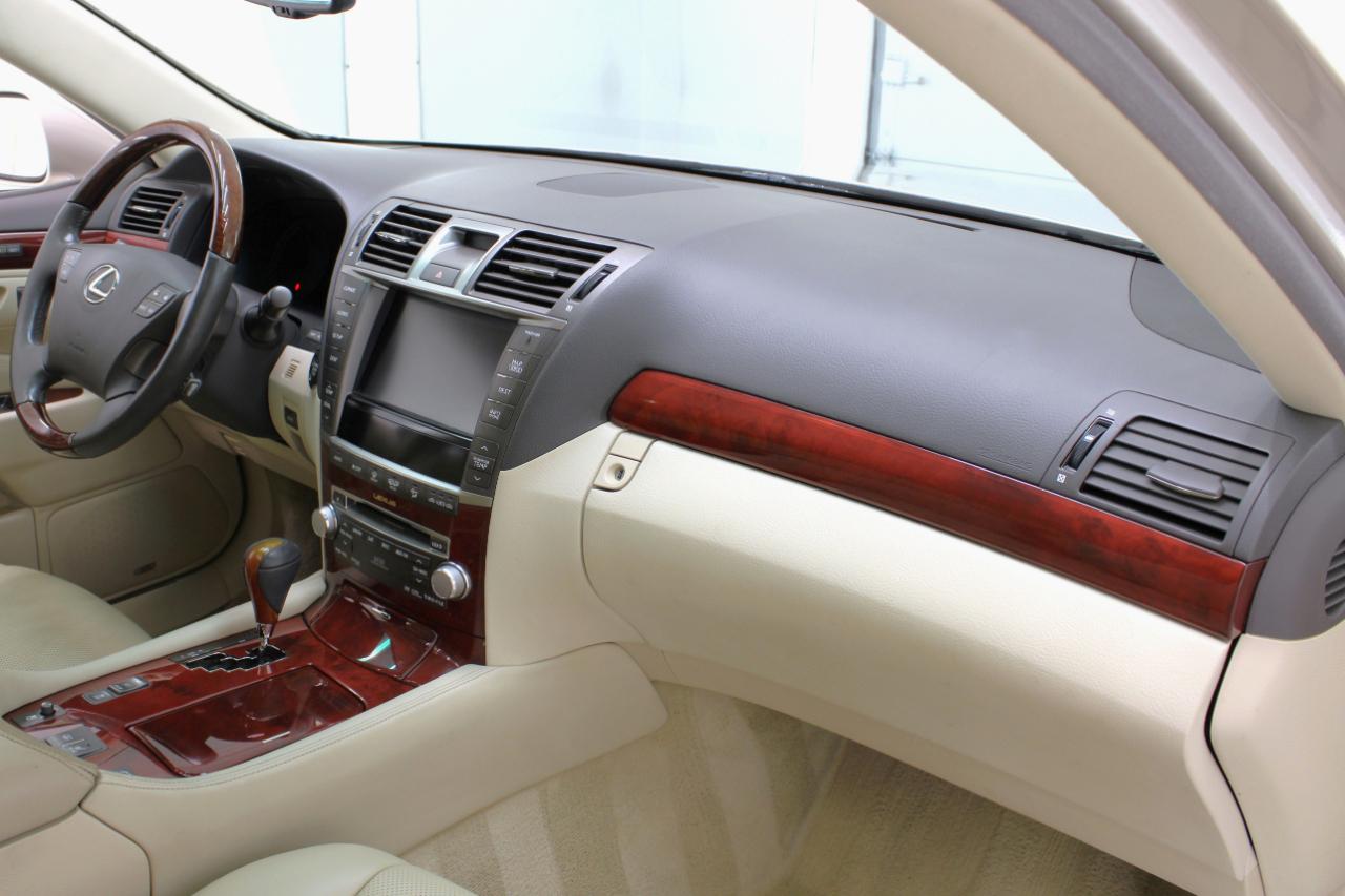 Lexus LS 460 4dr Sdn RWD 2012