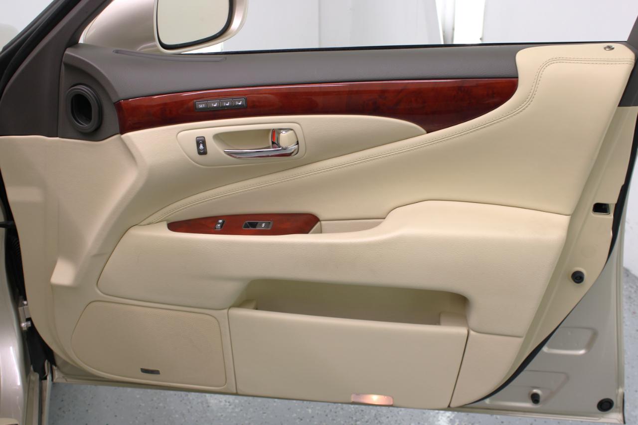 Lexus LS 460 4dr Sdn RWD 2012