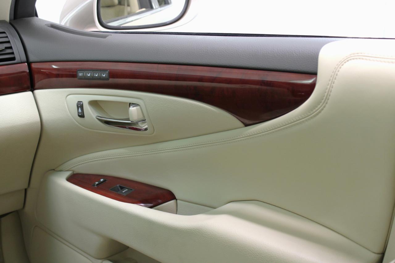 Lexus LS 460 4dr Sdn RWD 2012
