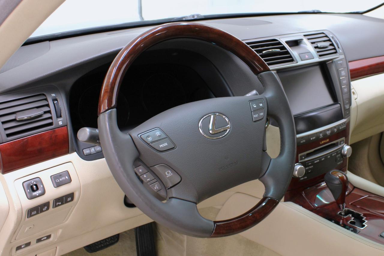 Lexus LS 460 4dr Sdn RWD 2012