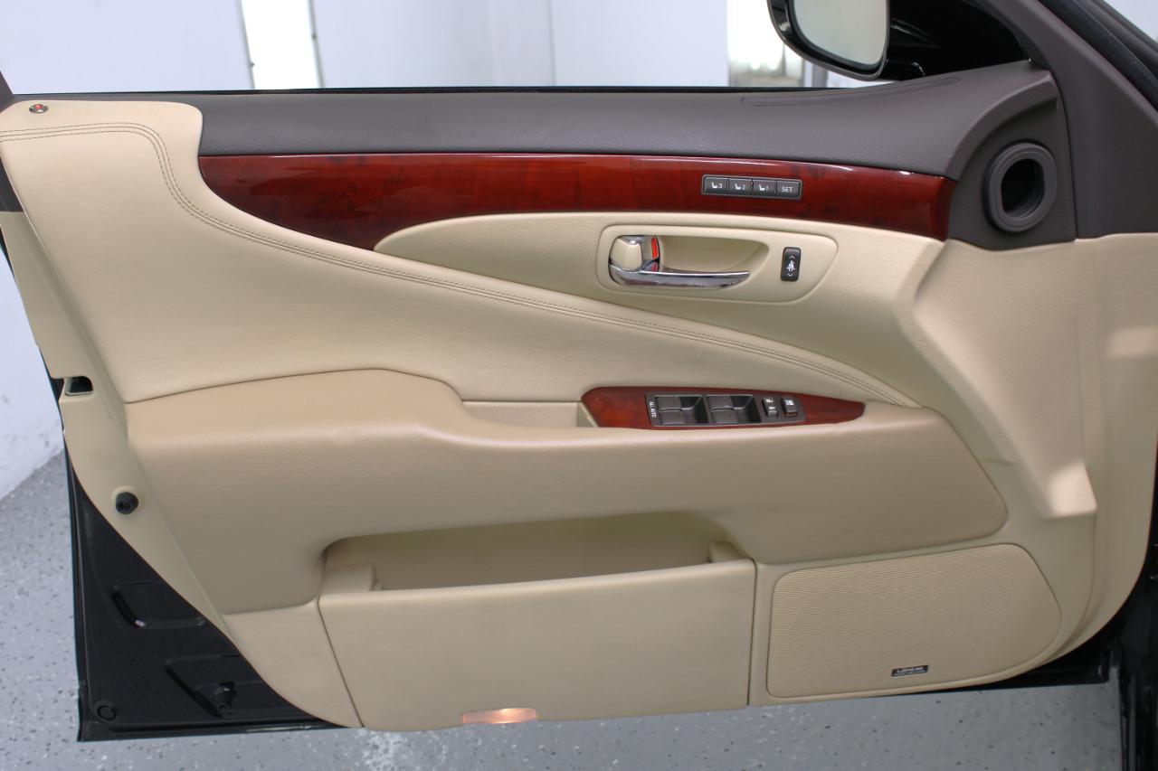 Lexus LS 460 4dr Sdn RWD 2012