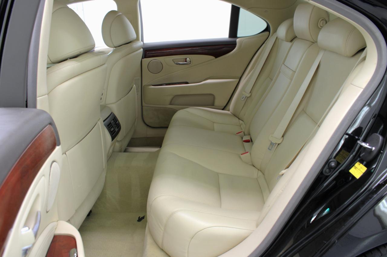Lexus LS 460 4dr Sdn RWD 2012