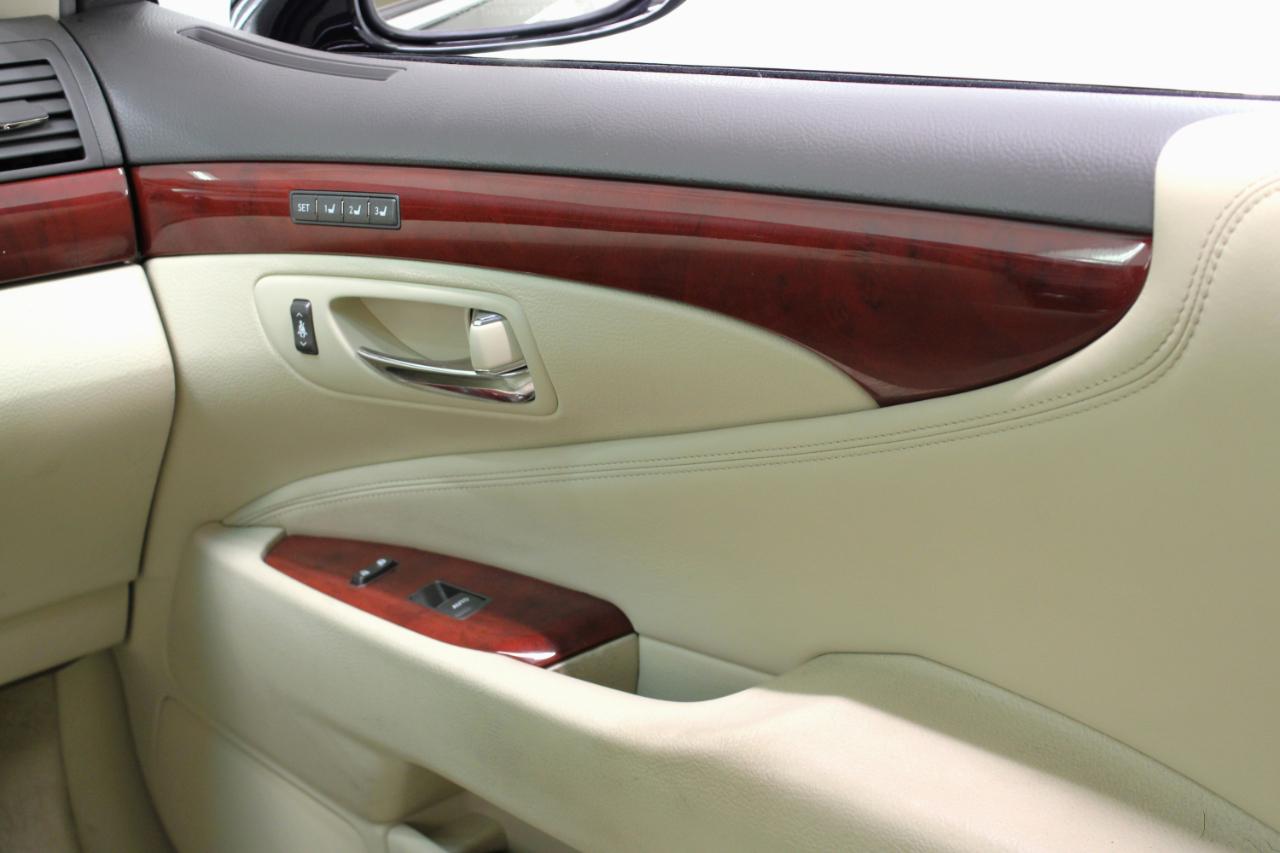 Lexus LS 460 4dr Sdn RWD 2012