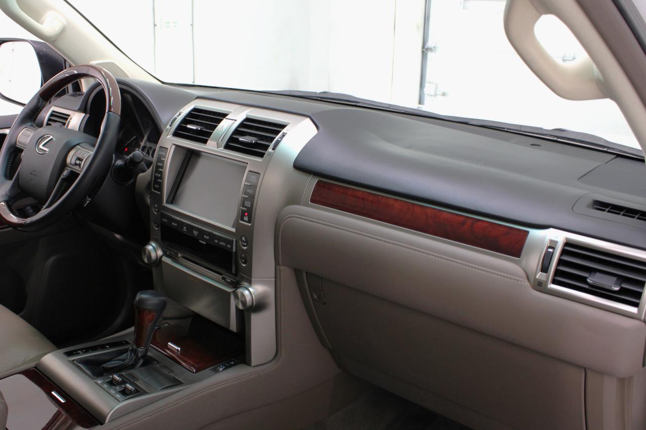 Lexus GX 460 4WD 4dr Premium 2012