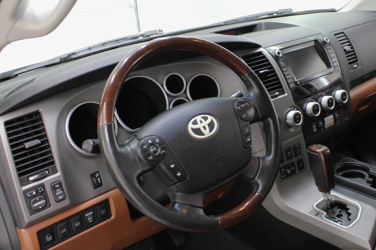 Toyota Sequoia 4WD 5.7L FFV Platinum (Natl) 2012