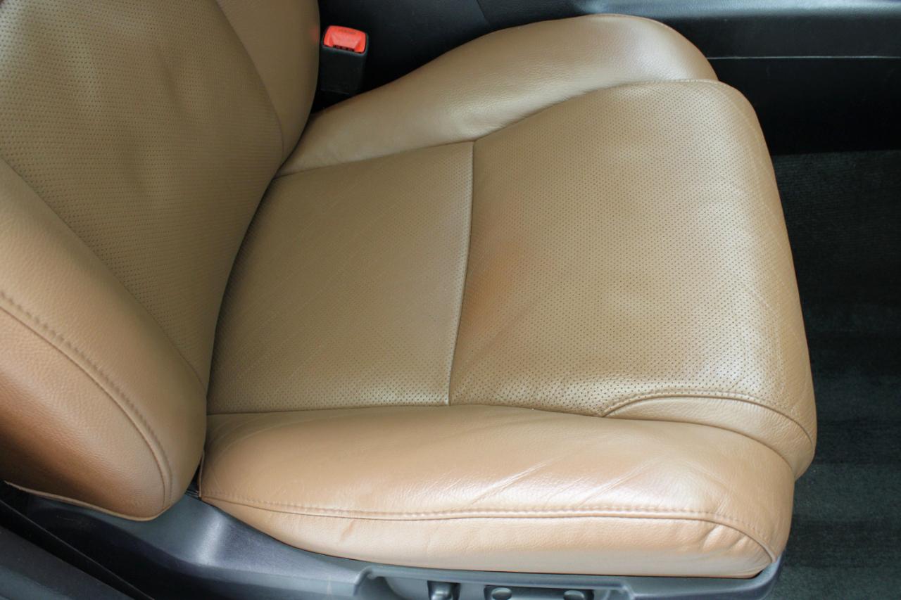 Toyota Sequoia 4WD 5.7L FFV Platinum (Natl) 2012