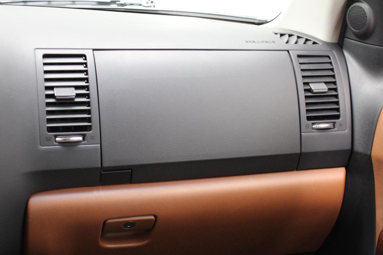 Toyota Sequoia 4WD 5.7L FFV Platinum (Natl) 2012
