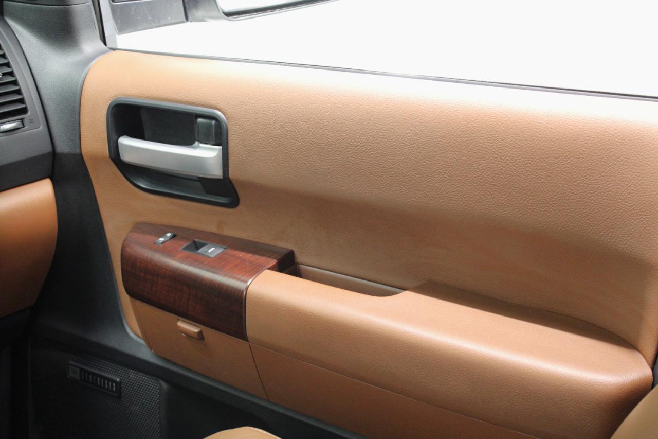 Toyota Sequoia 4WD 5.7L FFV Platinum (Natl) 2012