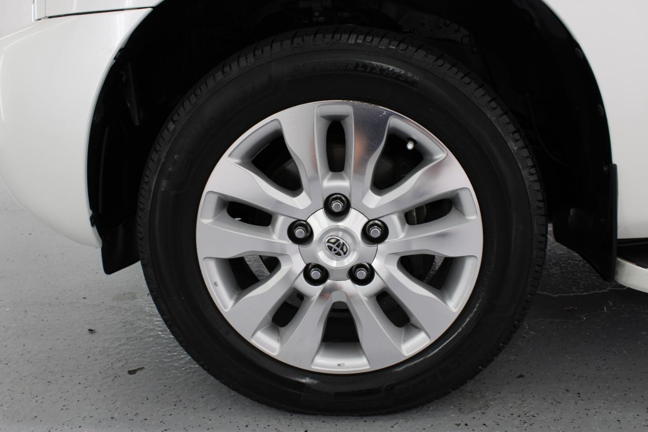 Toyota Sequoia 4WD 5.7L FFV Platinum (Natl) 2012