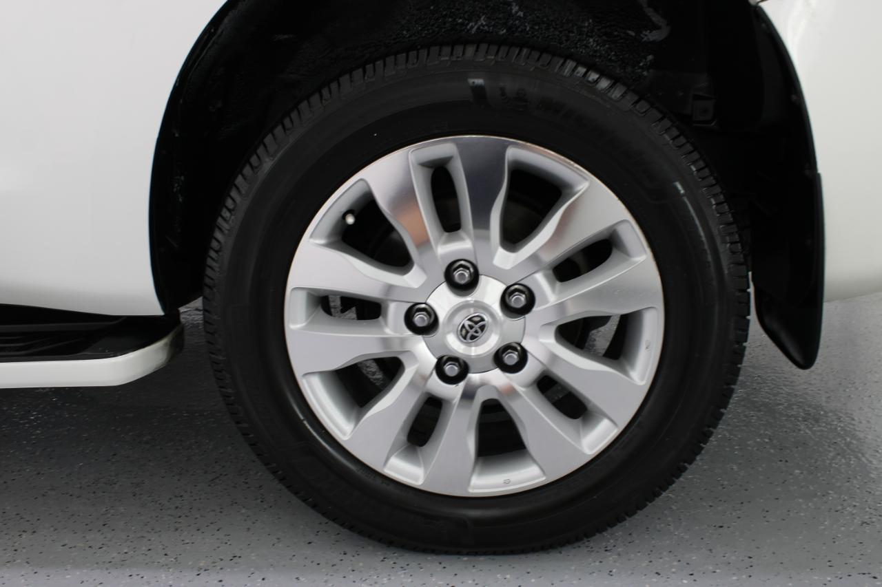 Toyota Sequoia 4WD 5.7L FFV Platinum (Natl) 2012