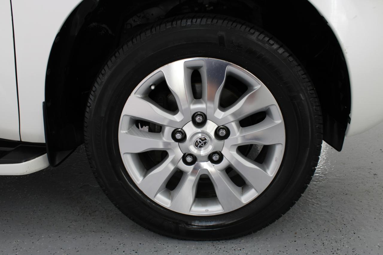 Toyota Sequoia 4WD 5.7L FFV Platinum (Natl) 2012