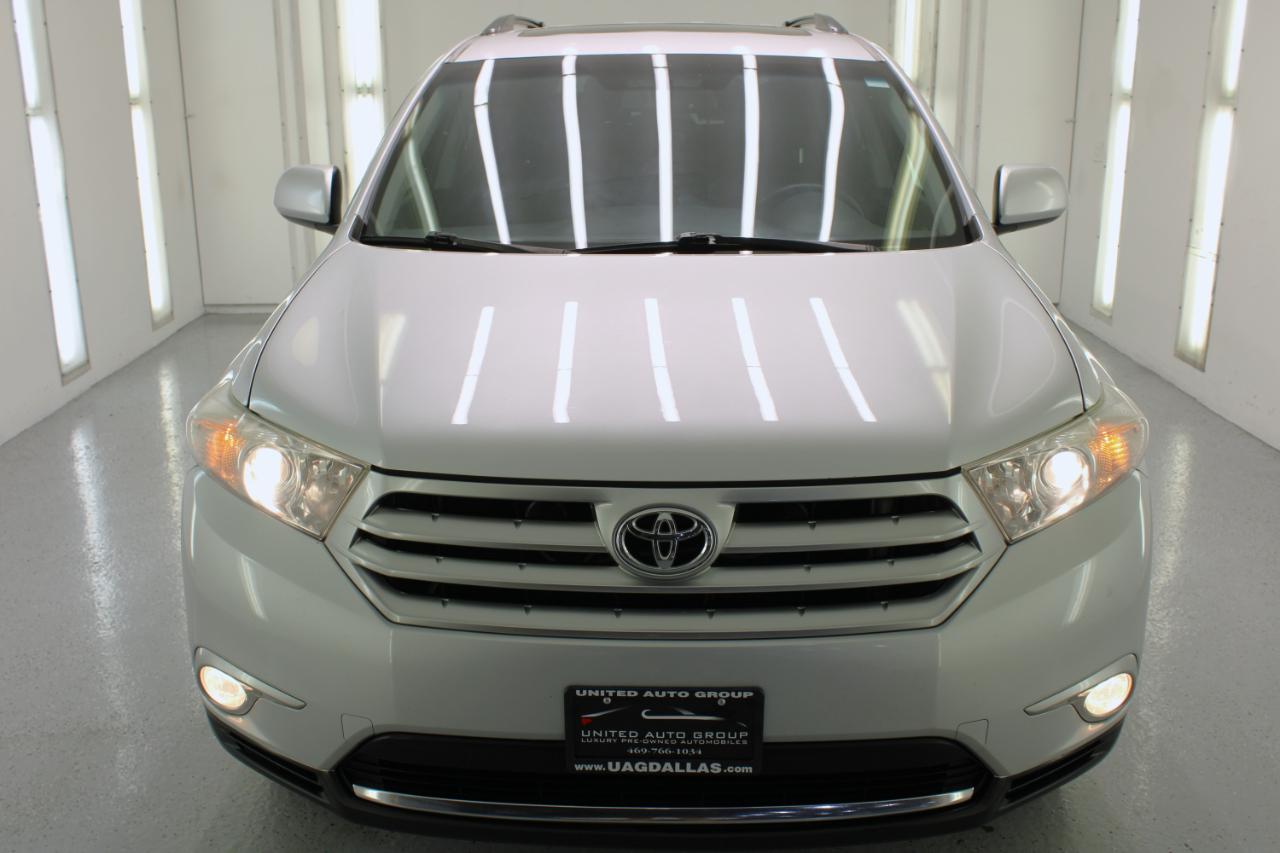 Toyota Highlander FWD 4dr V6 Base (Natl) 2011