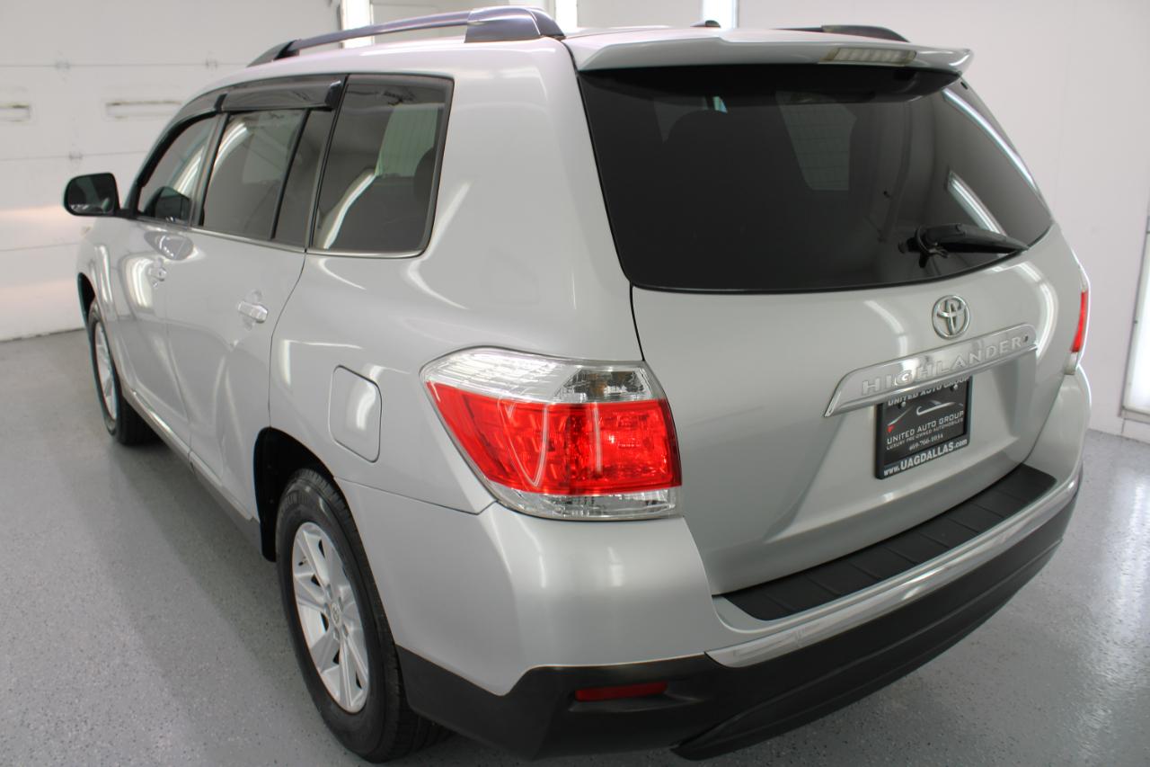 Toyota Highlander FWD 4dr V6 Base (Natl) 2011