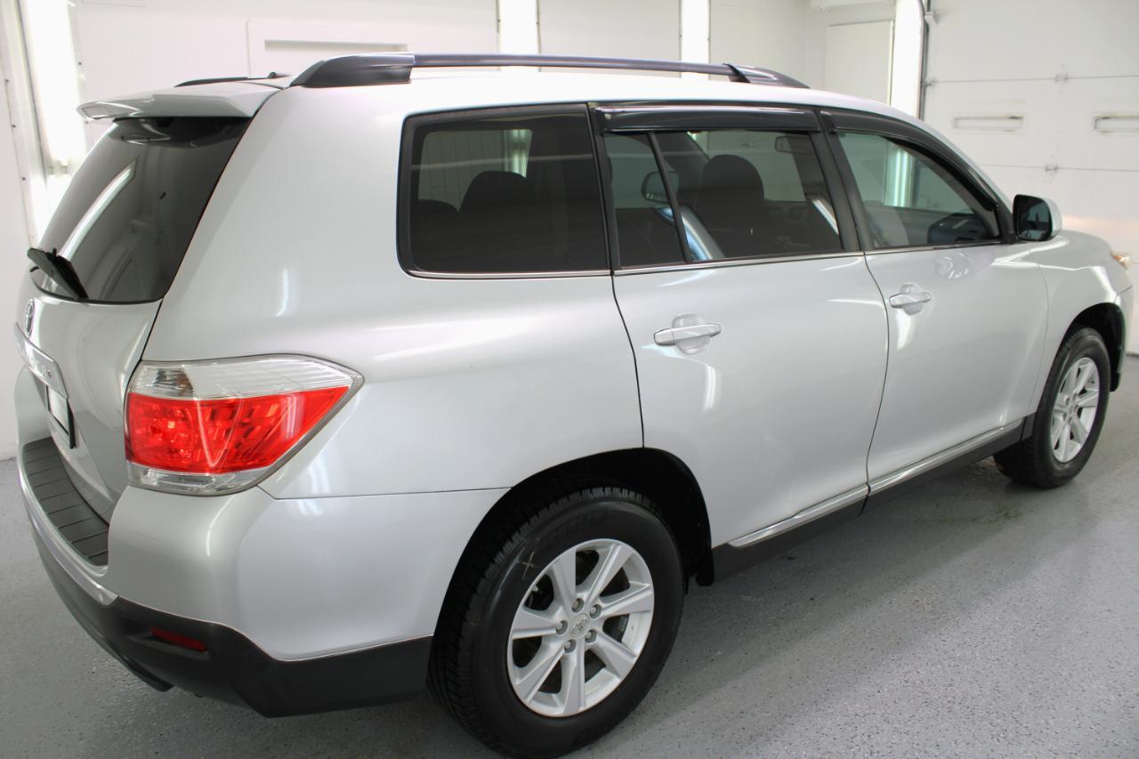 Toyota Highlander FWD 4dr V6 Base (Natl) 2011