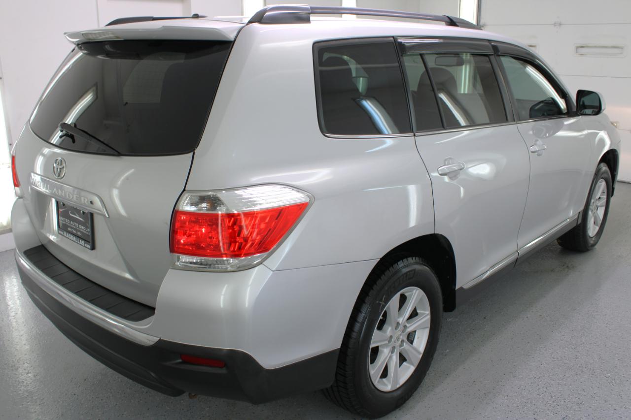 Toyota Highlander FWD 4dr V6 Base (Natl) 2011