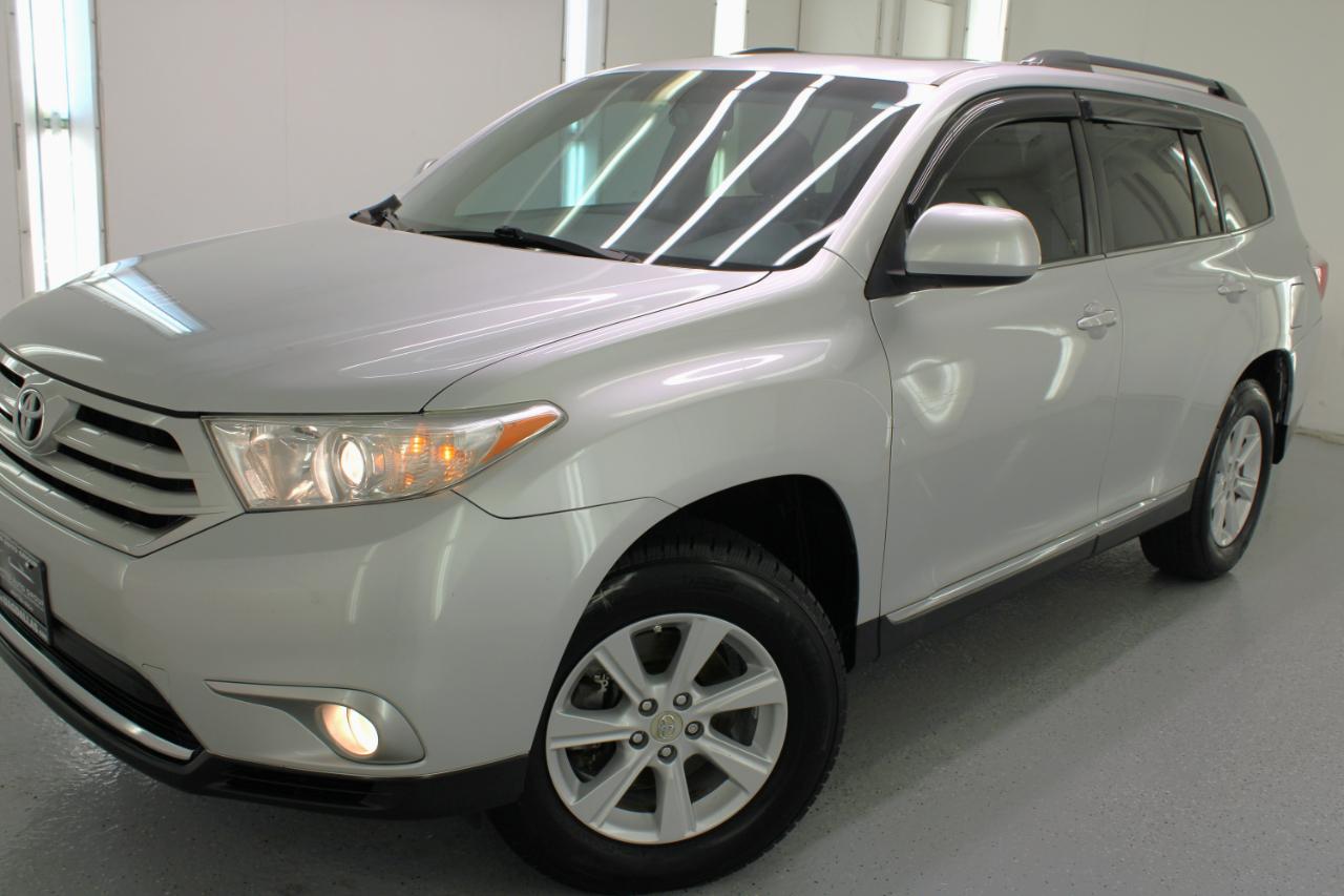 Toyota Highlander FWD 4dr V6 Base (Natl) 2011