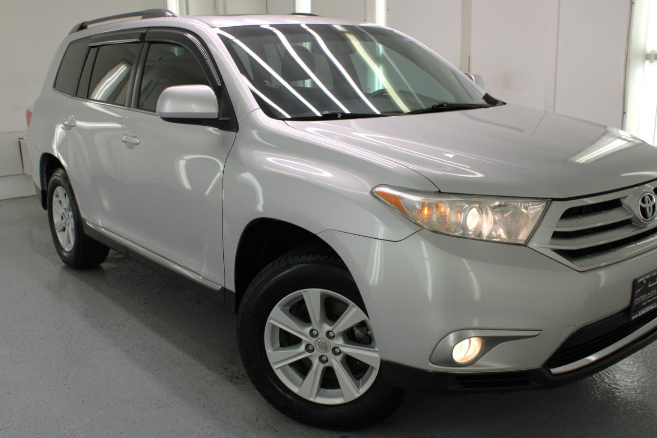 Toyota Highlander FWD 4dr V6 Base (Natl) 2011