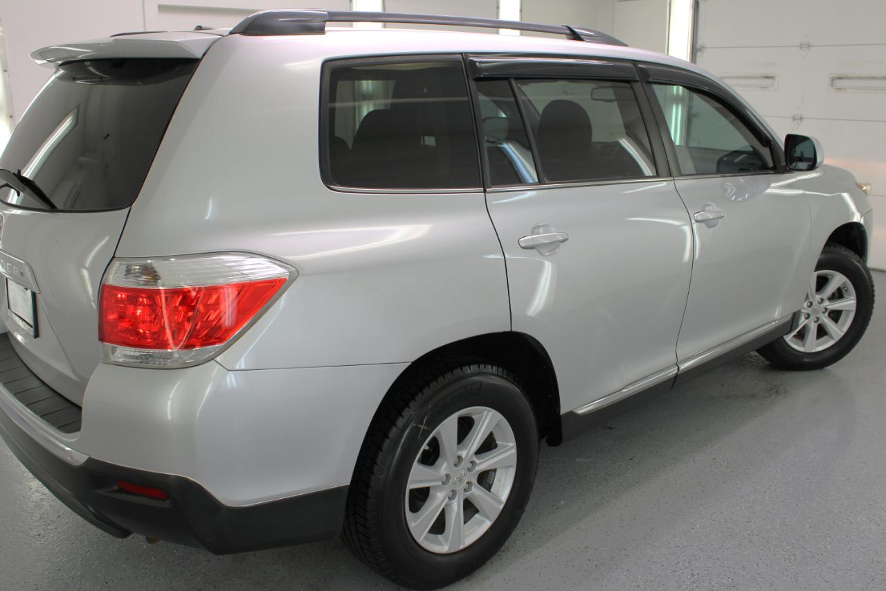 Toyota Highlander FWD 4dr V6 Base (Natl) 2011