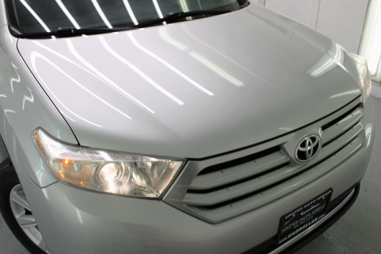 Toyota Highlander FWD 4dr V6 Base (Natl) 2011