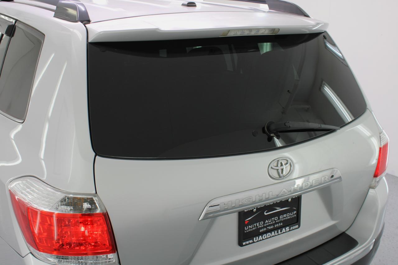 Toyota Highlander FWD 4dr V6 Base (Natl) 2011