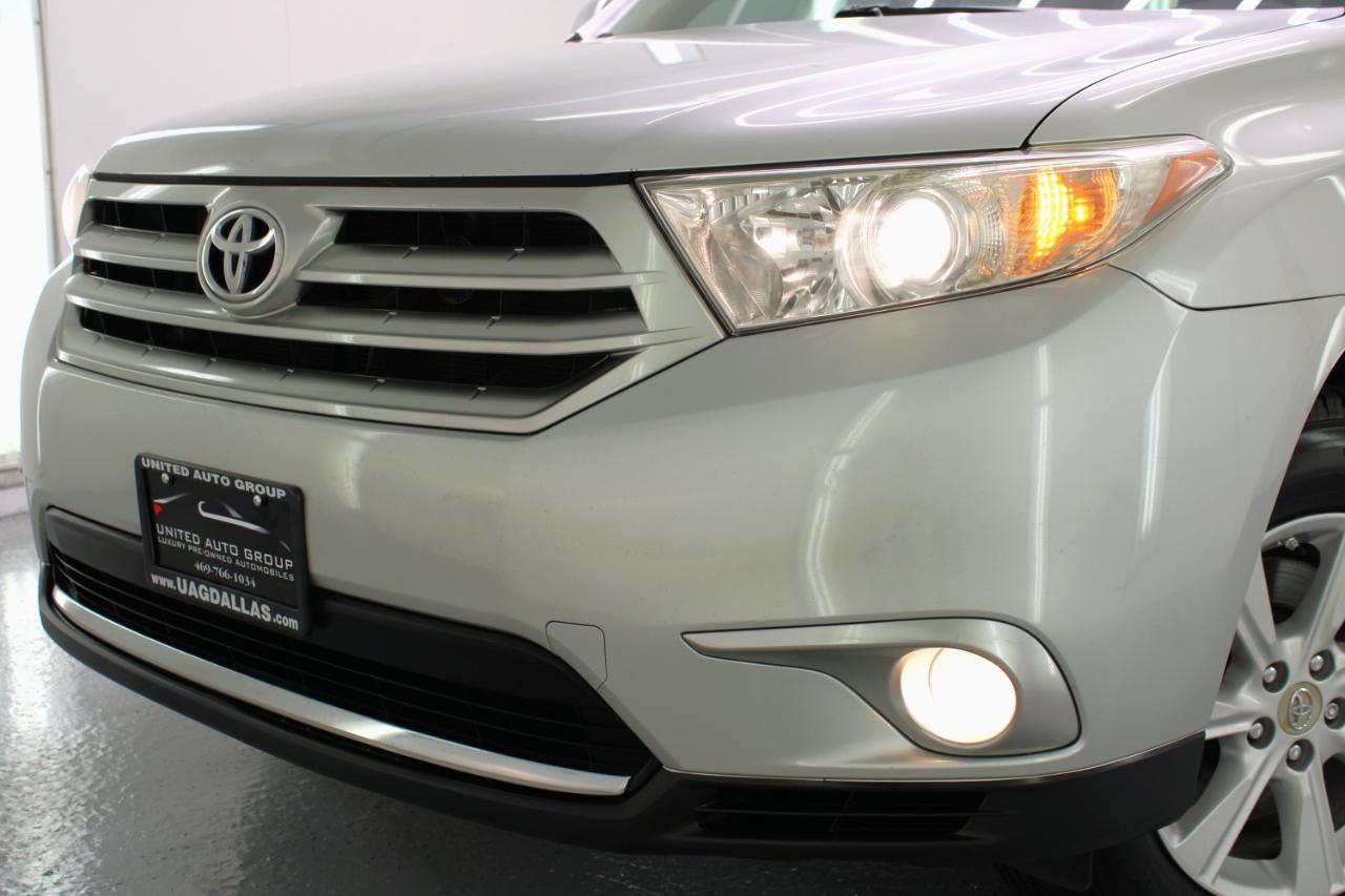 Toyota Highlander FWD 4dr V6 Base (Natl) 2011