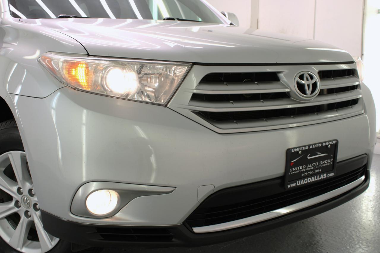 Toyota Highlander FWD 4dr V6 Base (Natl) 2011
