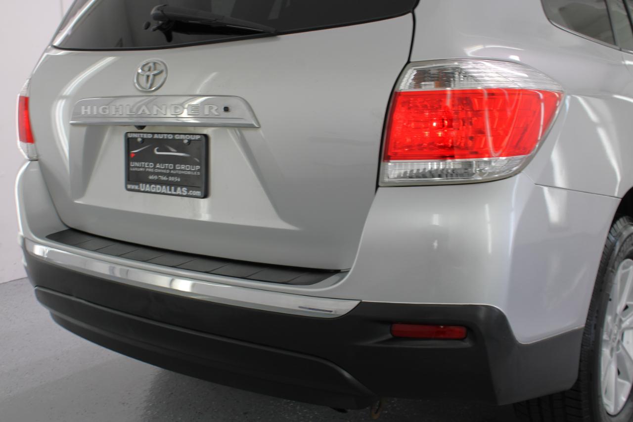 Toyota Highlander FWD 4dr V6 Base (Natl) 2011