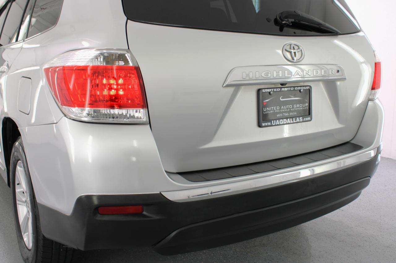 Toyota Highlander FWD 4dr V6 Base (Natl) 2011