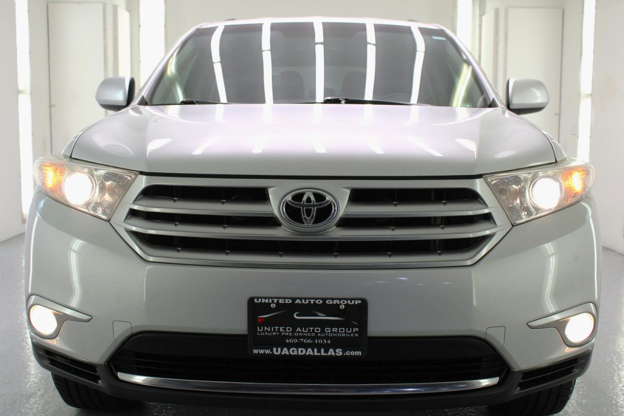 Toyota Highlander FWD 4dr V6 Base (Natl) 2011