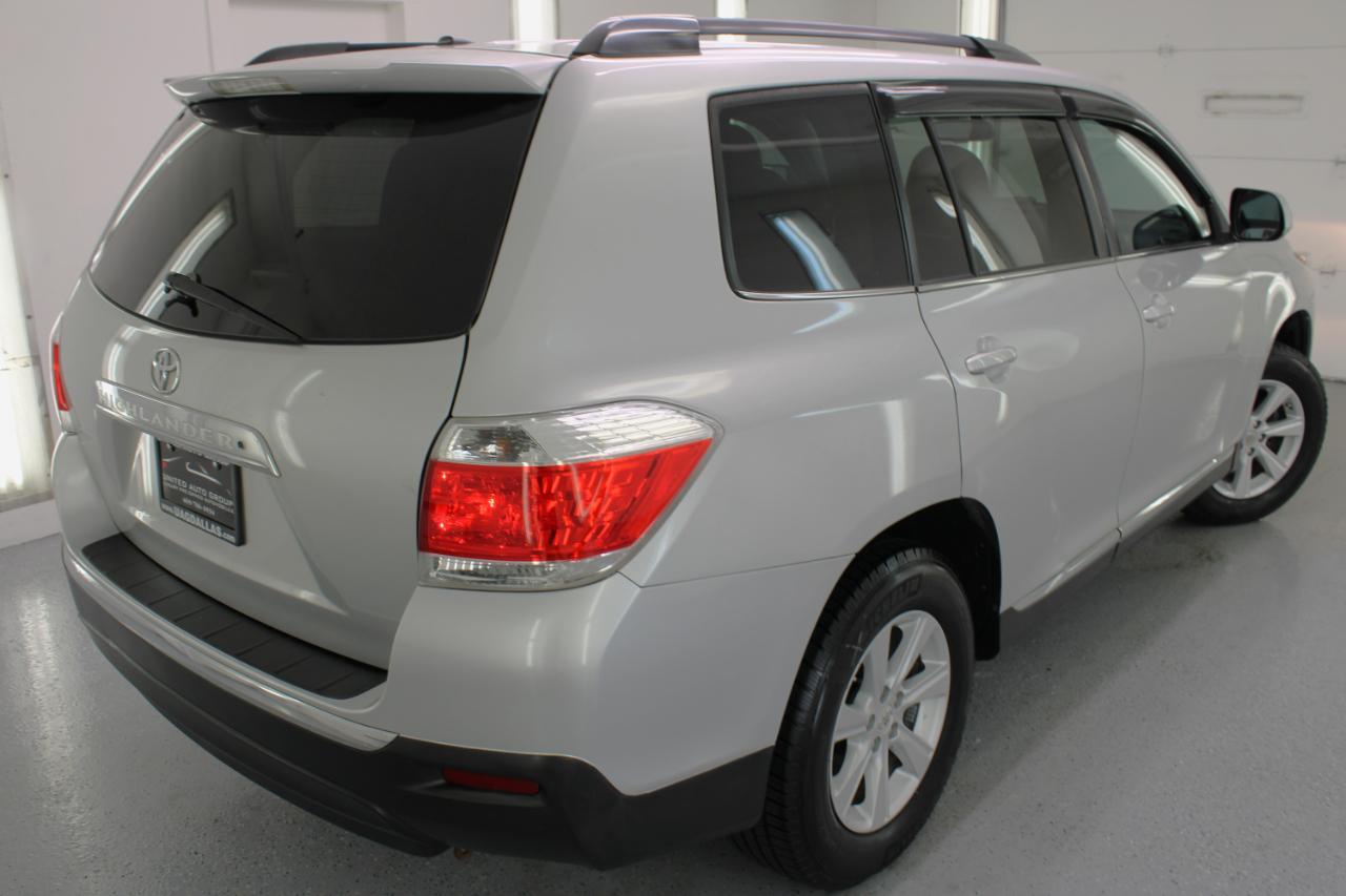 Toyota Highlander FWD 4dr V6 Base (Natl) 2011