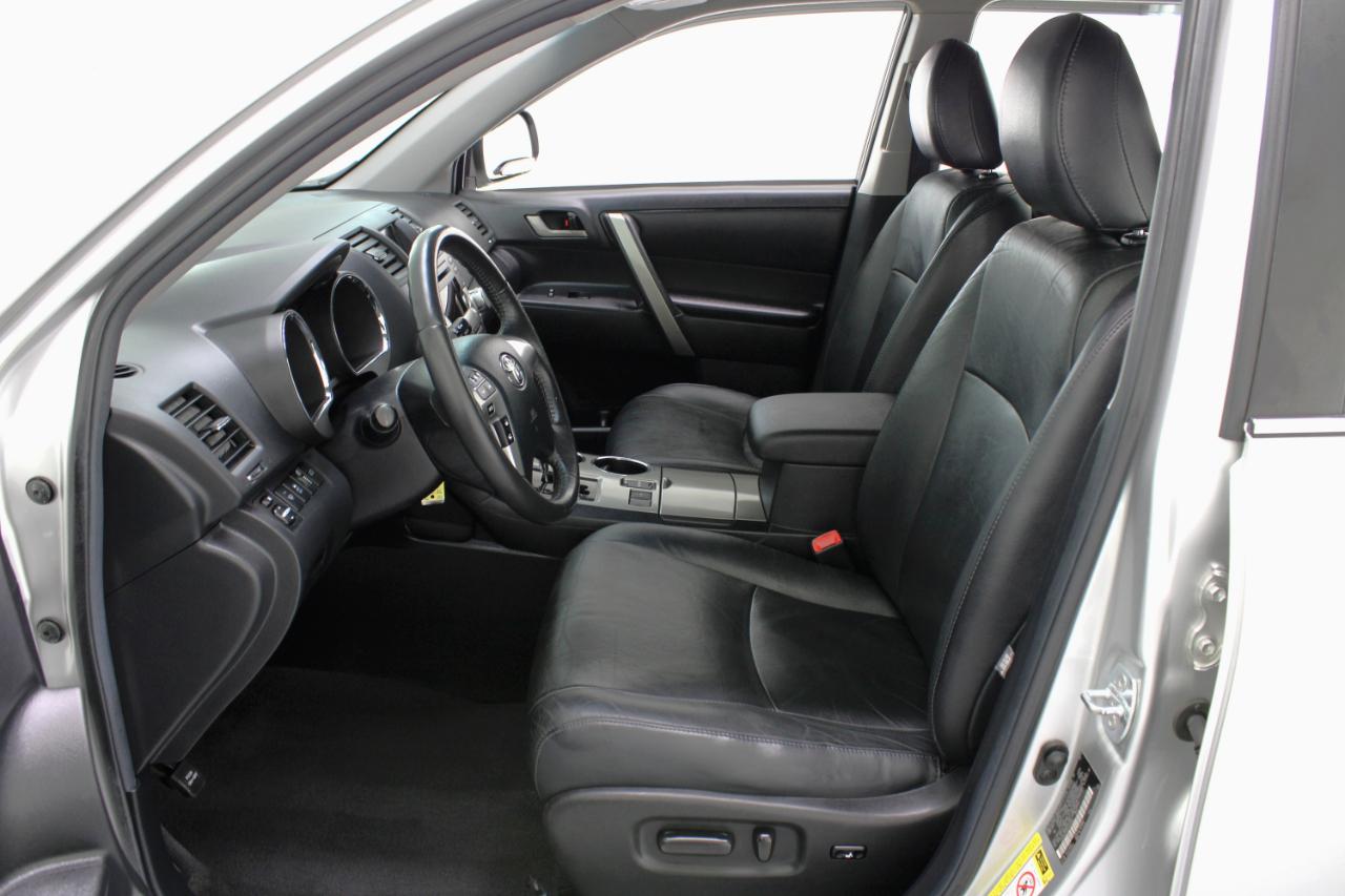 Toyota Highlander FWD 4dr V6 Base (Natl) 2011