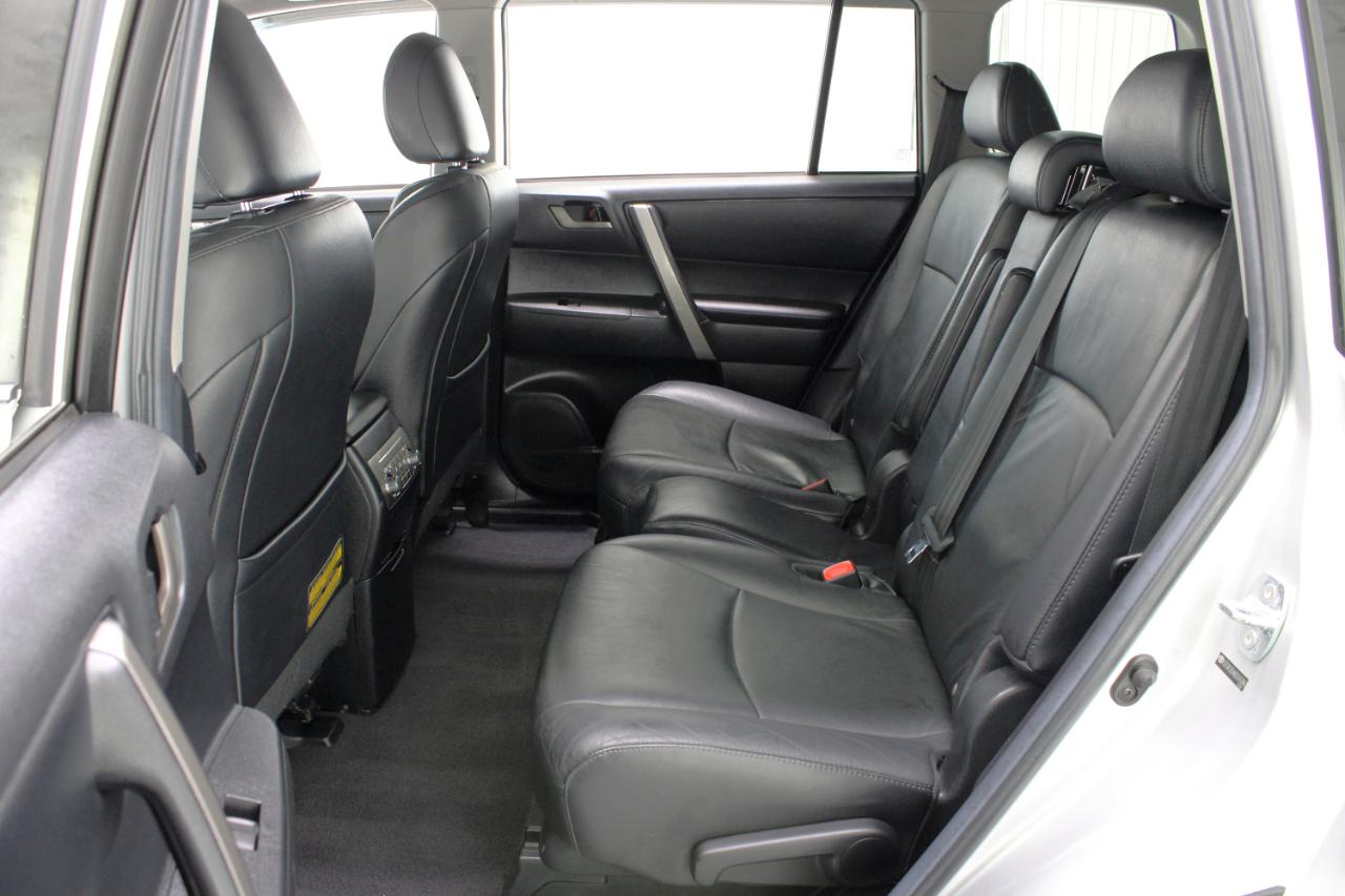 Toyota Highlander FWD 4dr V6 Base (Natl) 2011