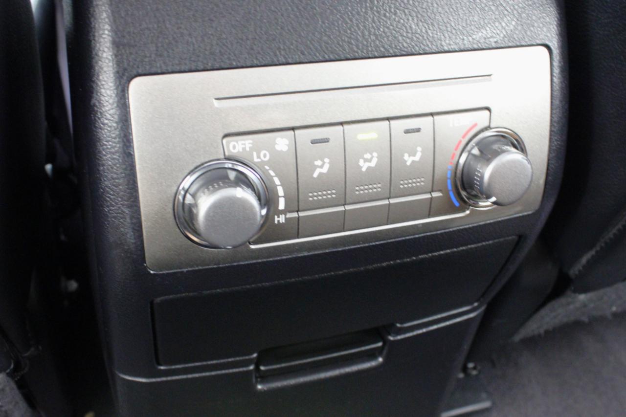Toyota Highlander FWD 4dr V6 Base (Natl) 2011
