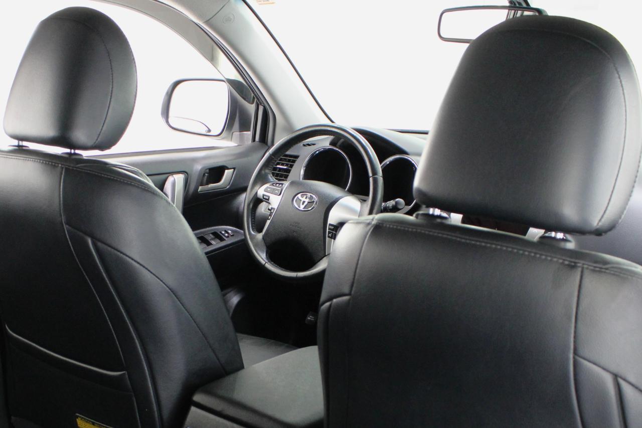 Toyota Highlander FWD 4dr V6 Base (Natl) 2011